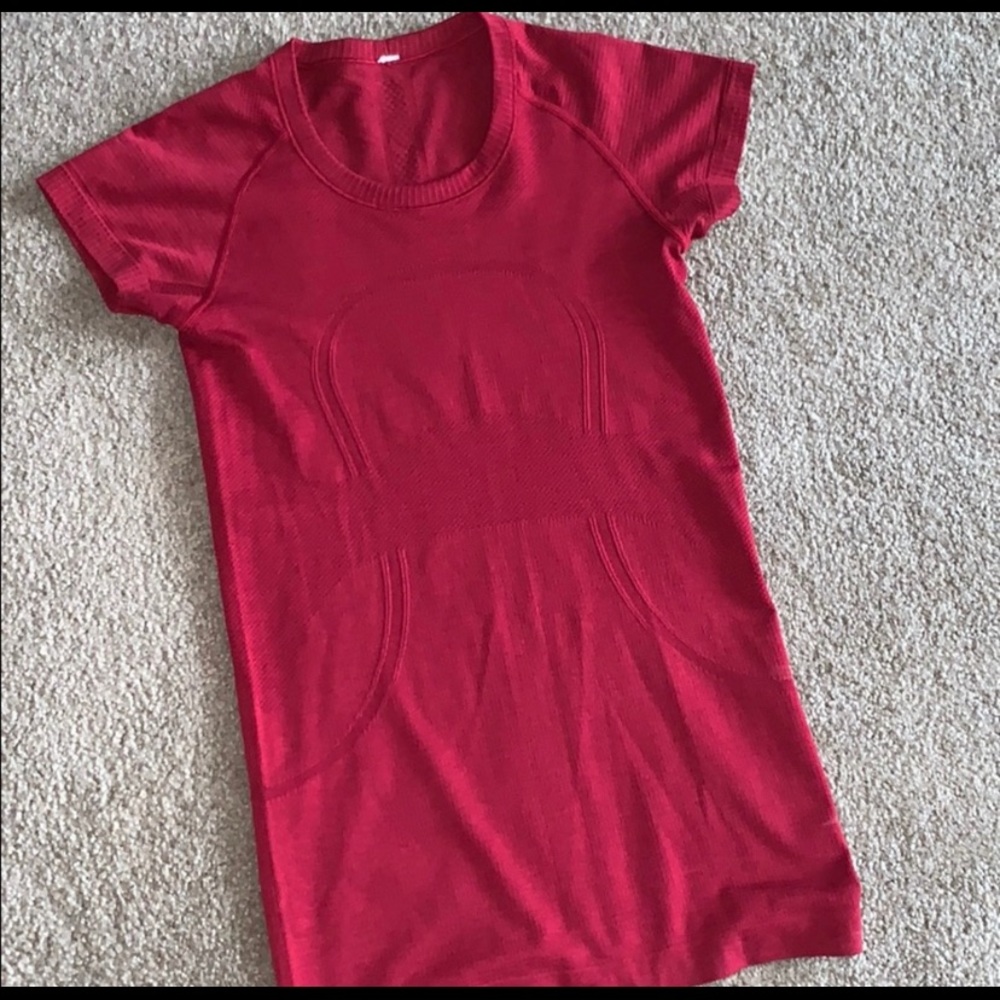 red lululemon swiftly tech top
